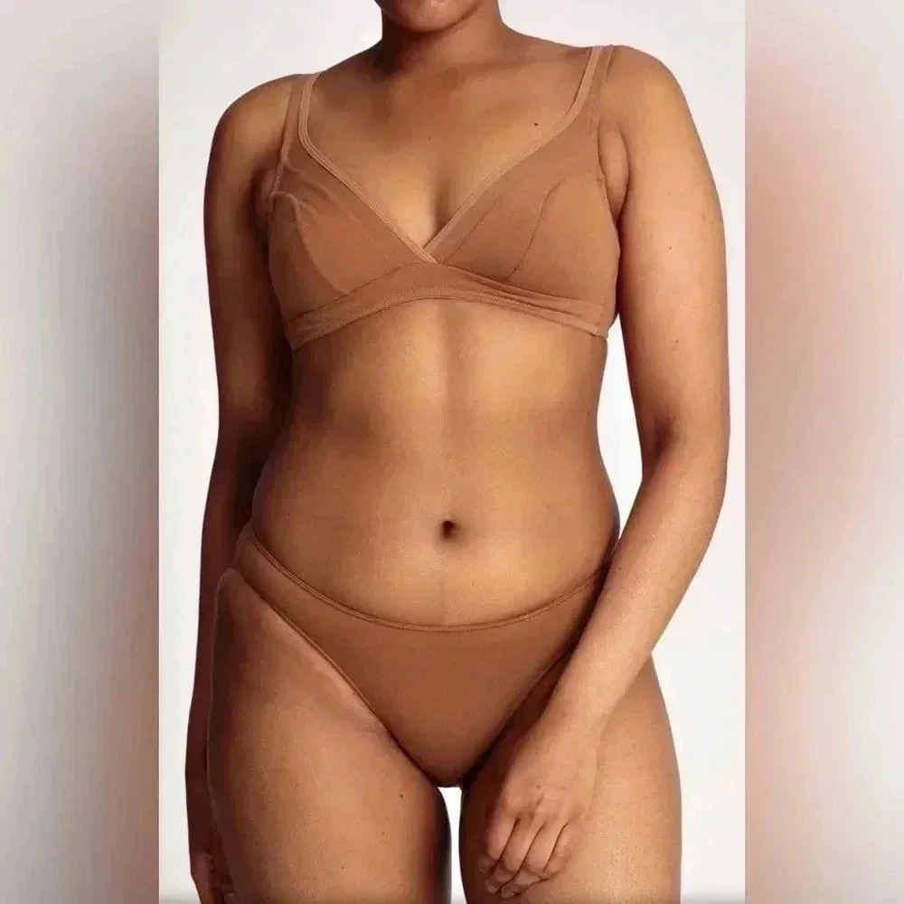 NWT  Nubian skin caramel no wire comfortable lightweight naked seamless bra S